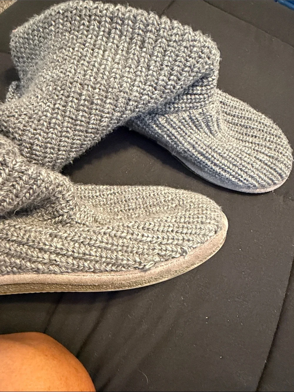 BearPaw Gray Suede Knit sweater Boots size 9